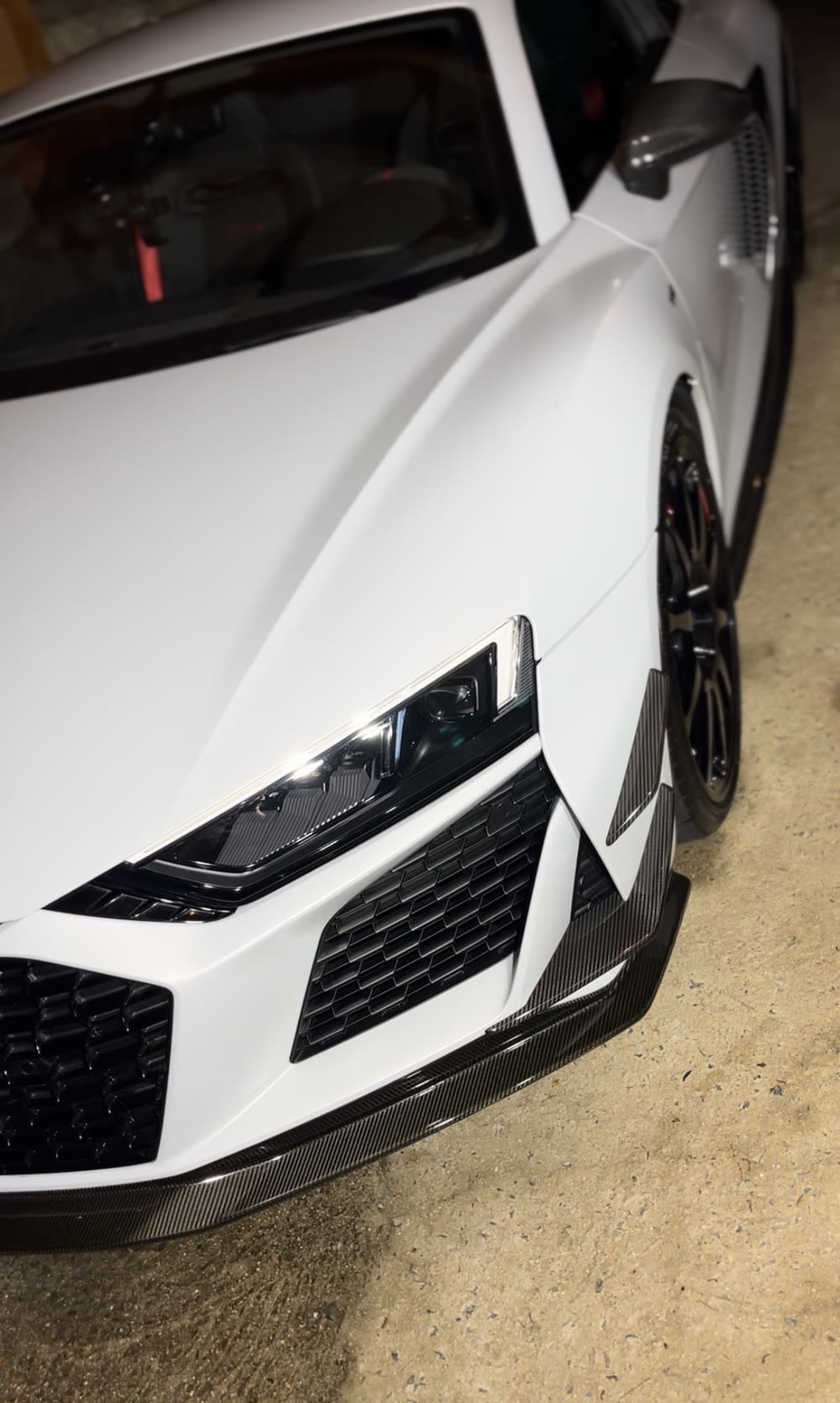 Audi R8 blanco terminado, con la pintura protegida y brillante